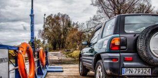 Czy można przewozić dziecko w kombinezonie?