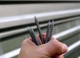 Jak mocować figurki z masy cukrowej?