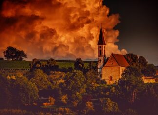 Czy w kościele można mieć odkryte ramiona? Czy w kościele można mieć odkryte ramiona?