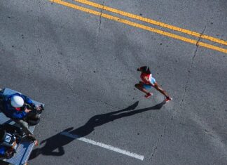 Ile bierze operator drona?